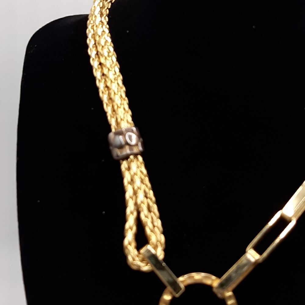 NEW Gold toned necklace with pendant - Picture 3 of 7